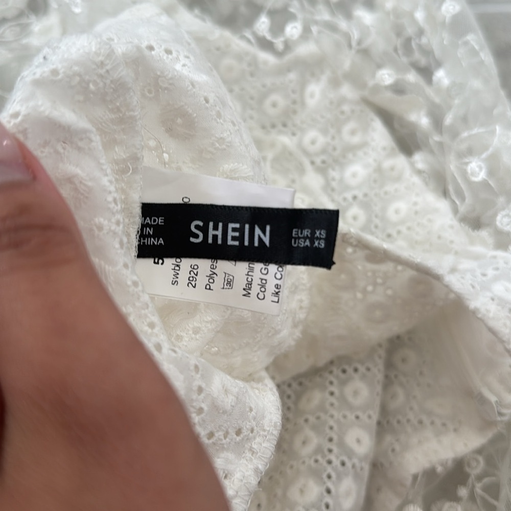 Elegant White Lace Top - Picture 3 of 3